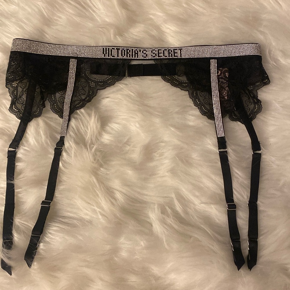 VS Shine Strap Garter